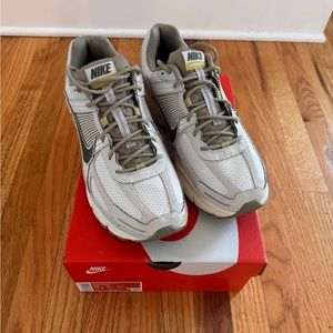 [FV0397-001] Mens Nike Zoom Vomero 5 SP 'Light Bone Neutral Olive' - Size 10